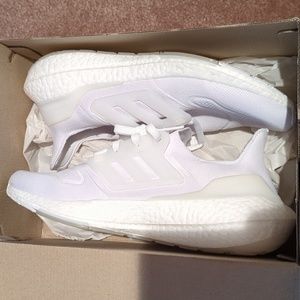 Adidas Men's Ultraboost 22s. 8 White
